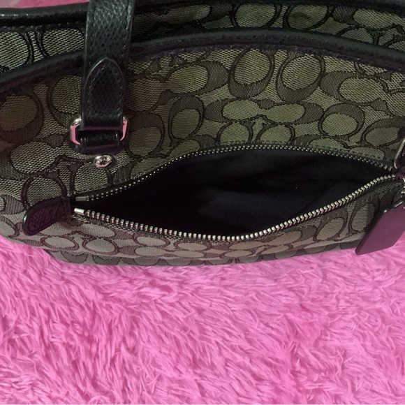 AUTHENTIC COACH GRAY & BLACK SIGNATURE PURSE IN GREAT CONDITION.  GREAT GIFT - Picture 5 of 8